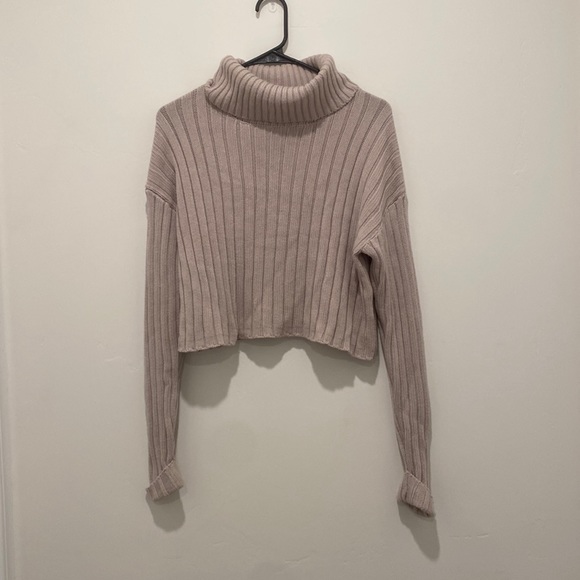 Forever 21 Sweaters - NWOT forever 21 cropped sweater